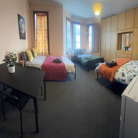 25 Minutes To Central London Rooms 35 Bagian luar foto