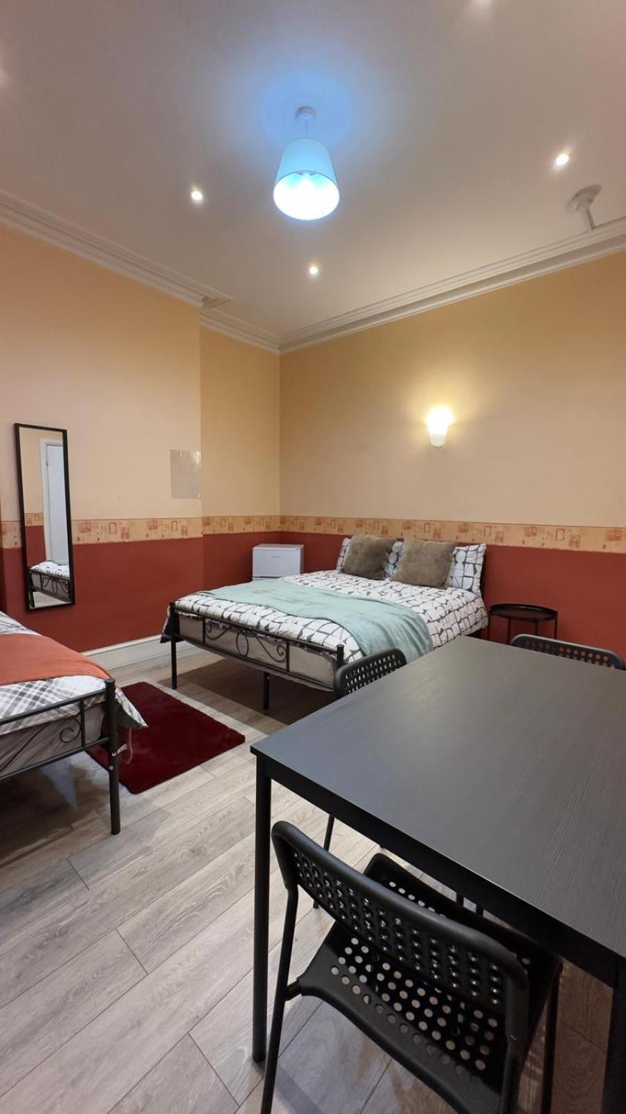 25 Minutes To Central London Rooms 35 Bagian luar foto