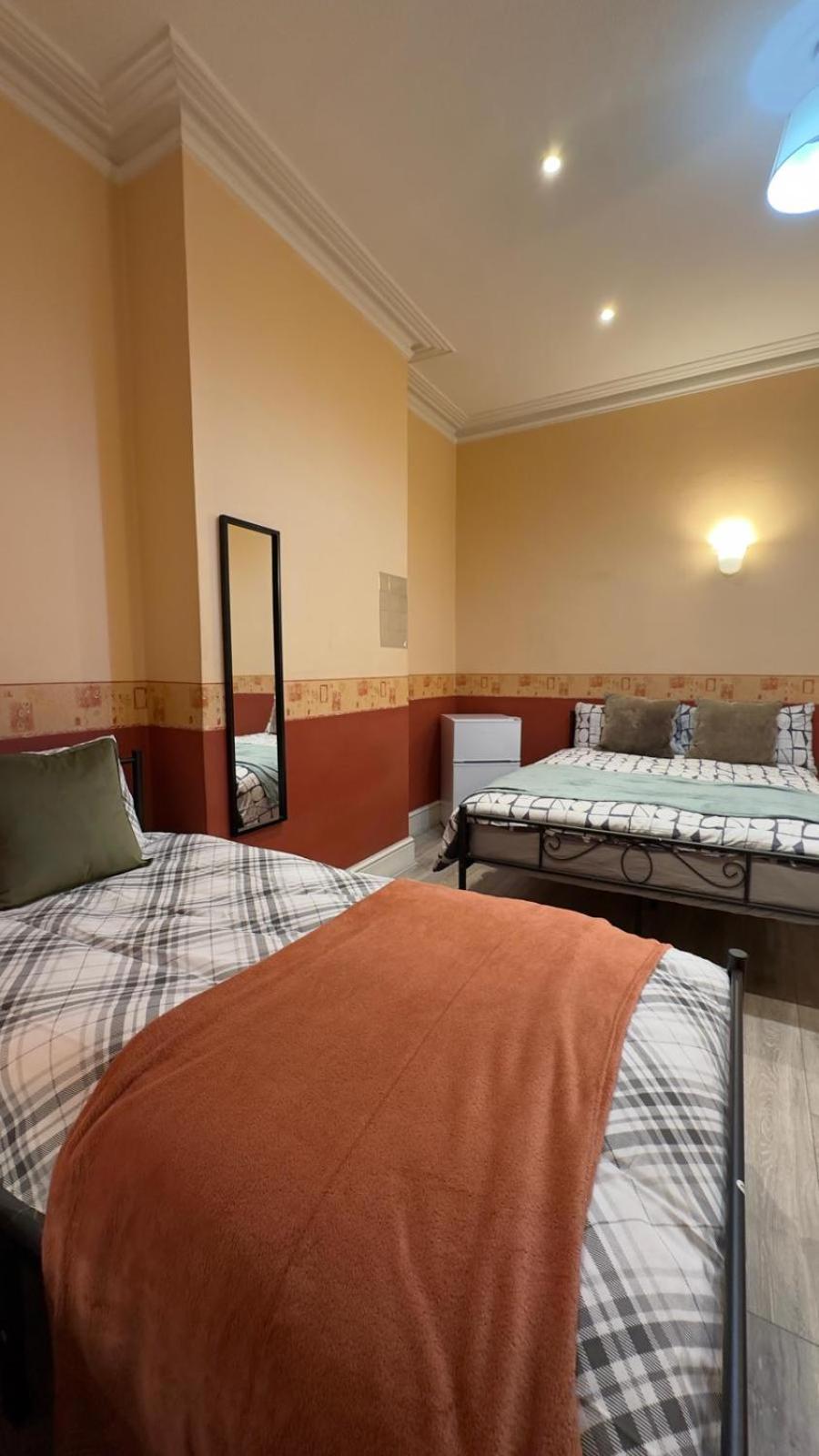 25 Minutes To Central London Rooms 35 Bagian luar foto