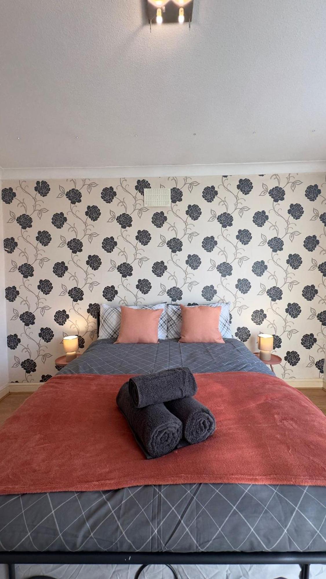 25 Minutes To Central London Rooms 35 Bagian luar foto