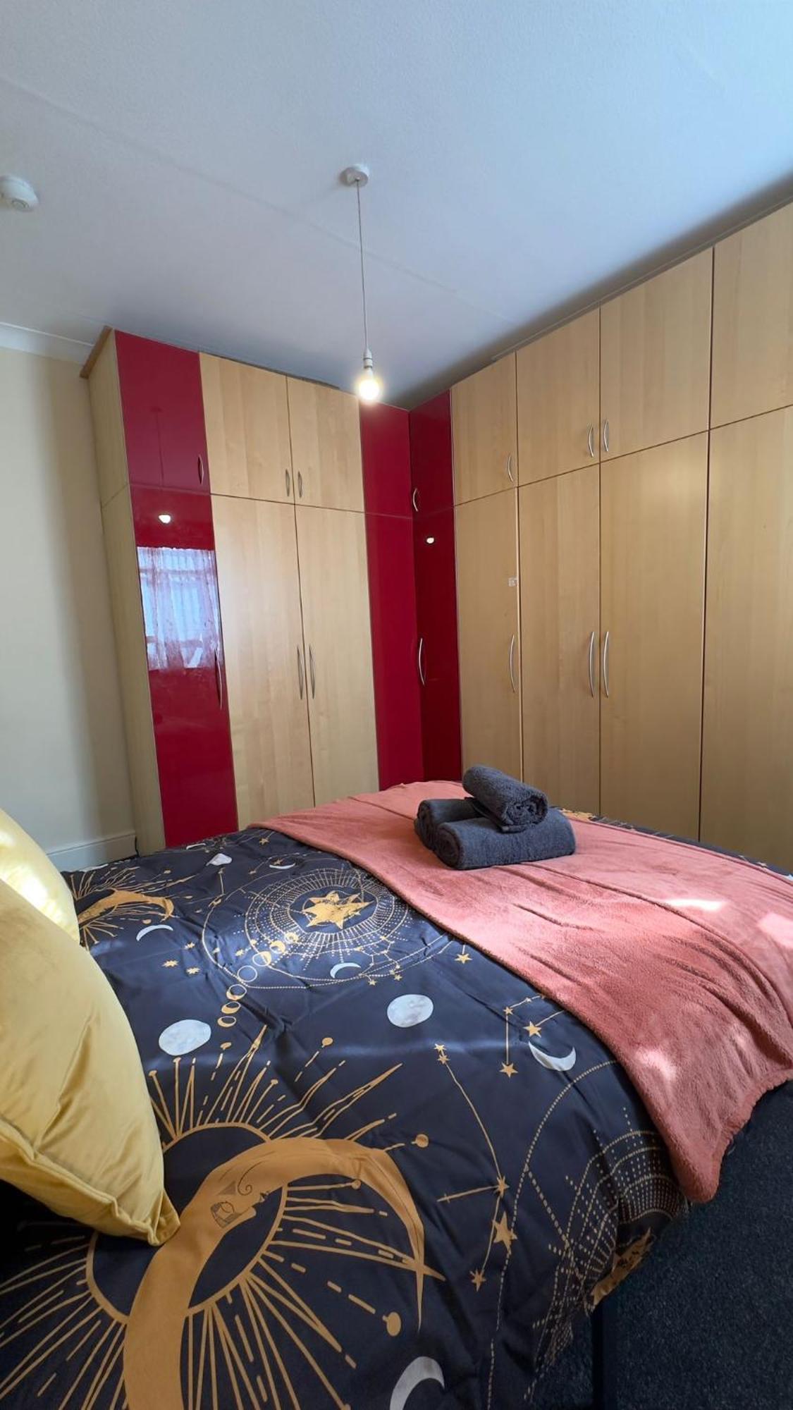 25 Minutes To Central London Rooms 35 Bagian luar foto