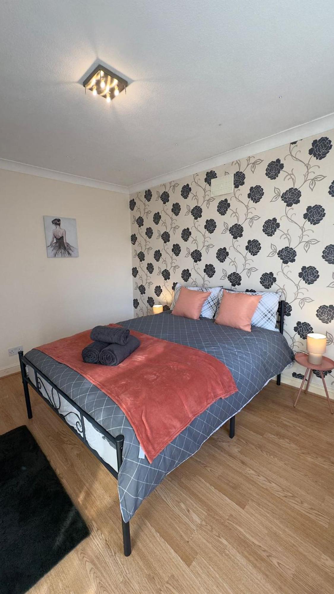25 Minutes To Central London Rooms 35 Bagian luar foto