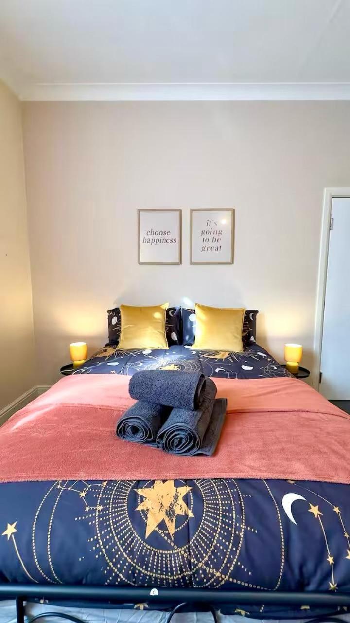 25 Minutes To Central London Rooms 35 Bagian luar foto