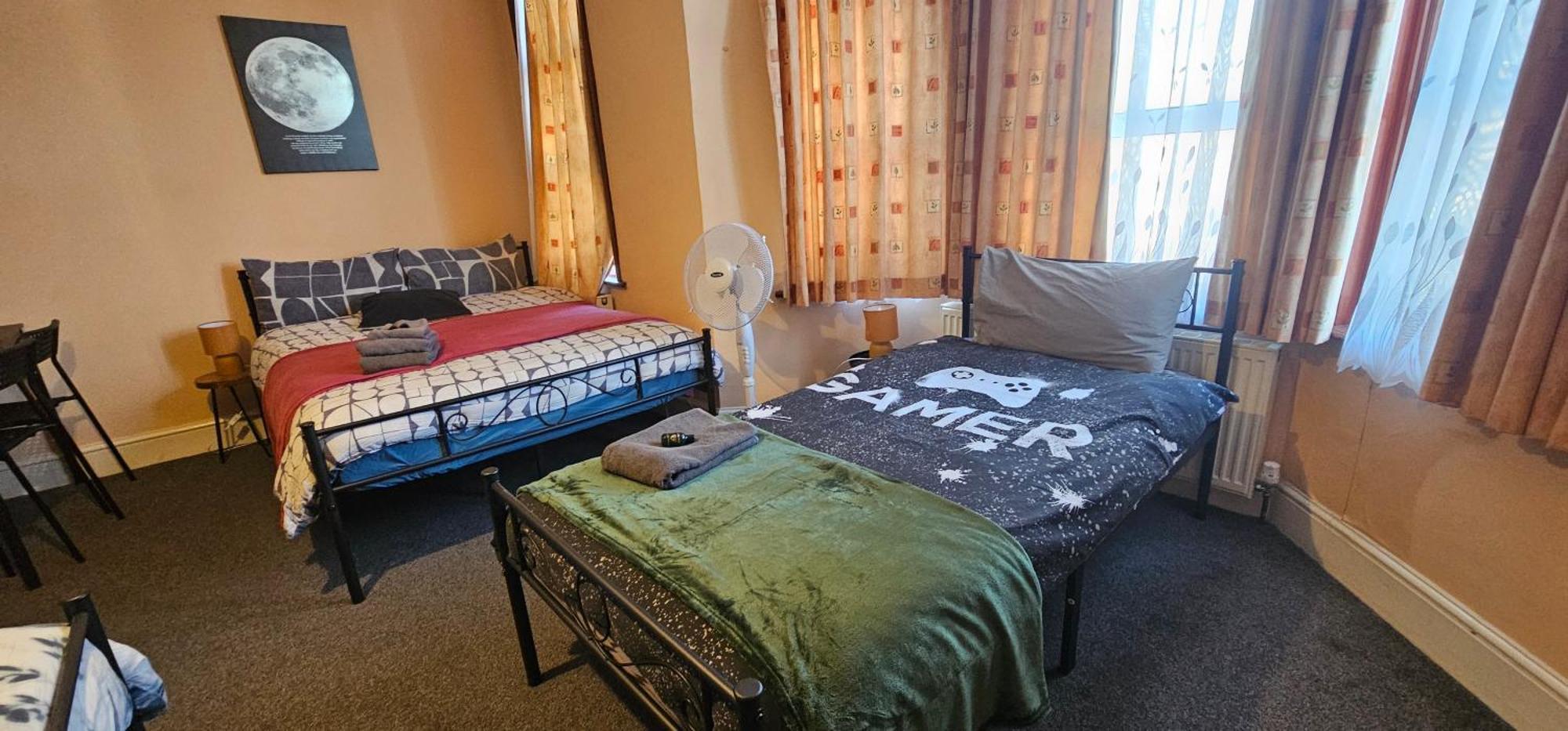 25 Minutes To Central London Rooms 35 Bagian luar foto